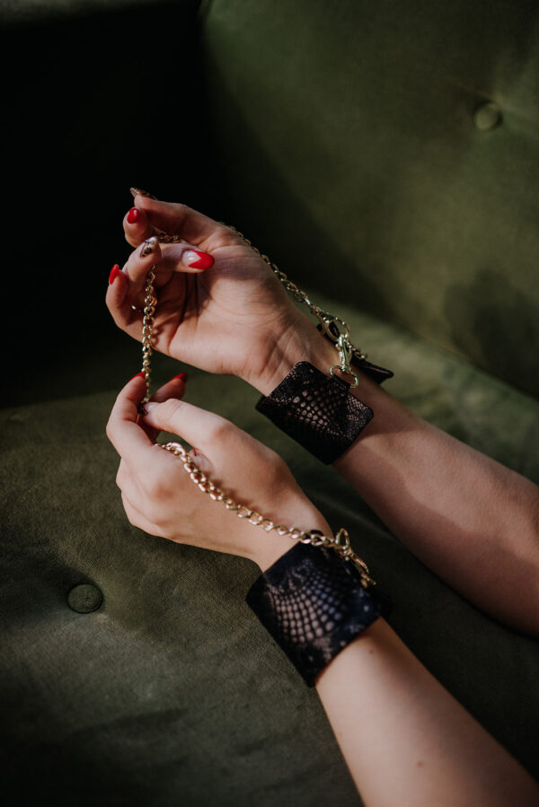 Kajdanki dla dorosłych w kolorze stalowo-czarnym "Porto"