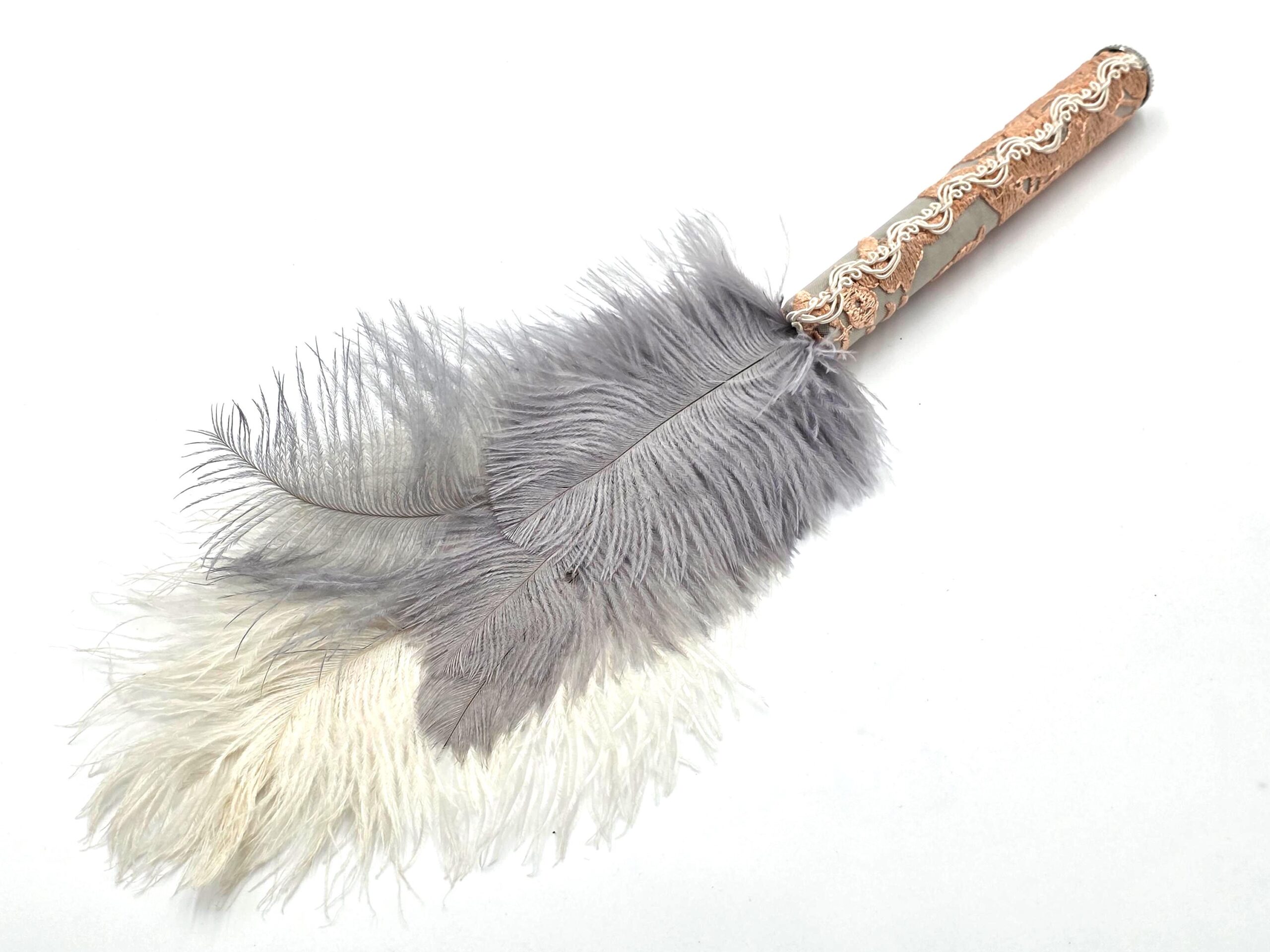 Szaro-łososiowe, ekskluzywne piórko do łaskotania obrazek produktu