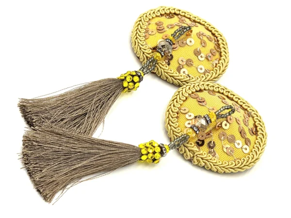 Ekskluzywne  pasties z chwostem w kolorze miodowo-brązowym.