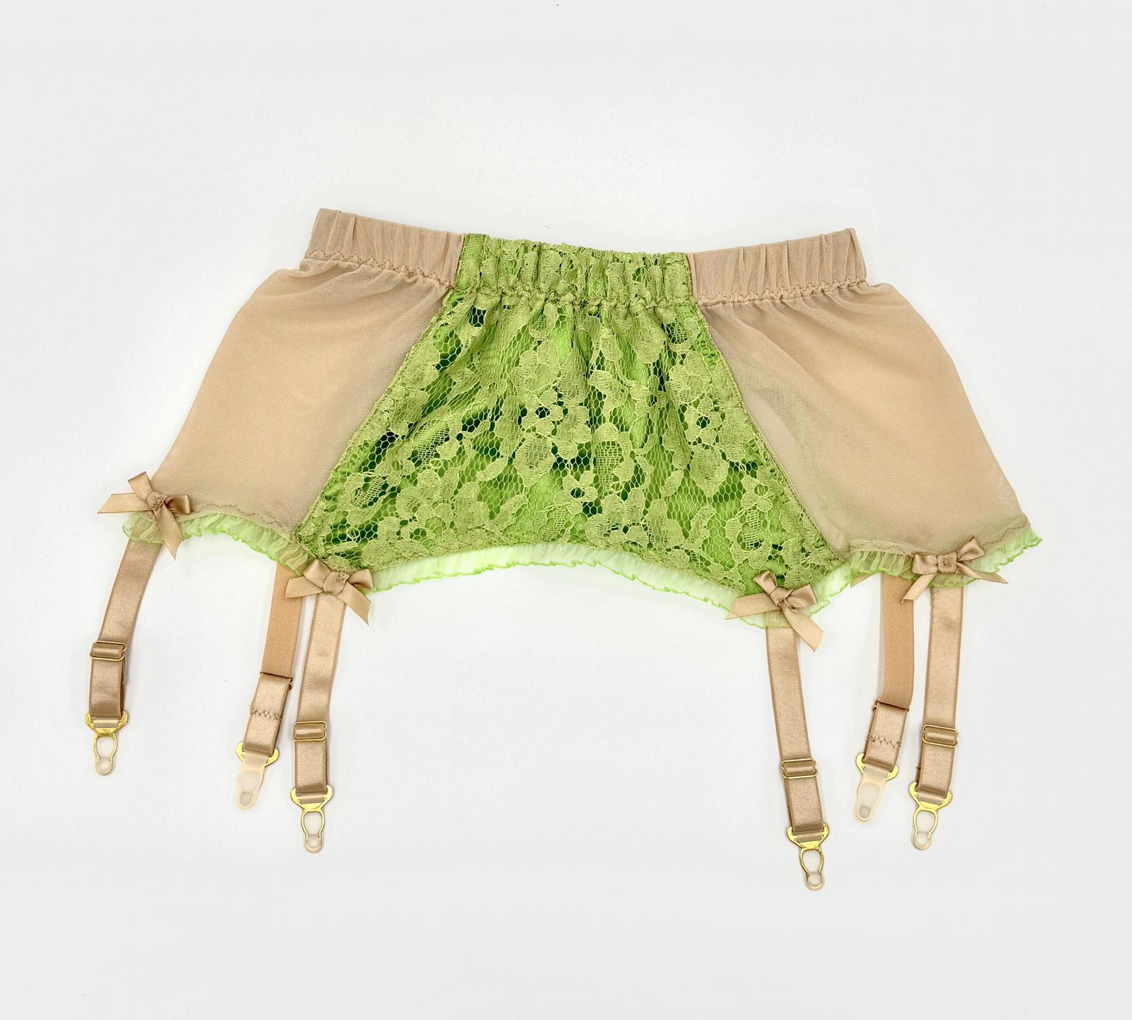 beżowy pas do pończoch z koronką