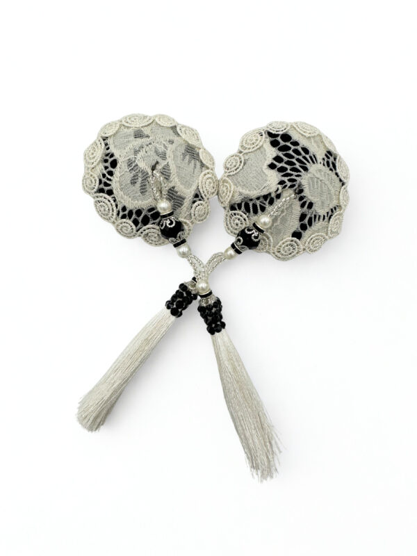 Zmysłowe pasties z białą koronką