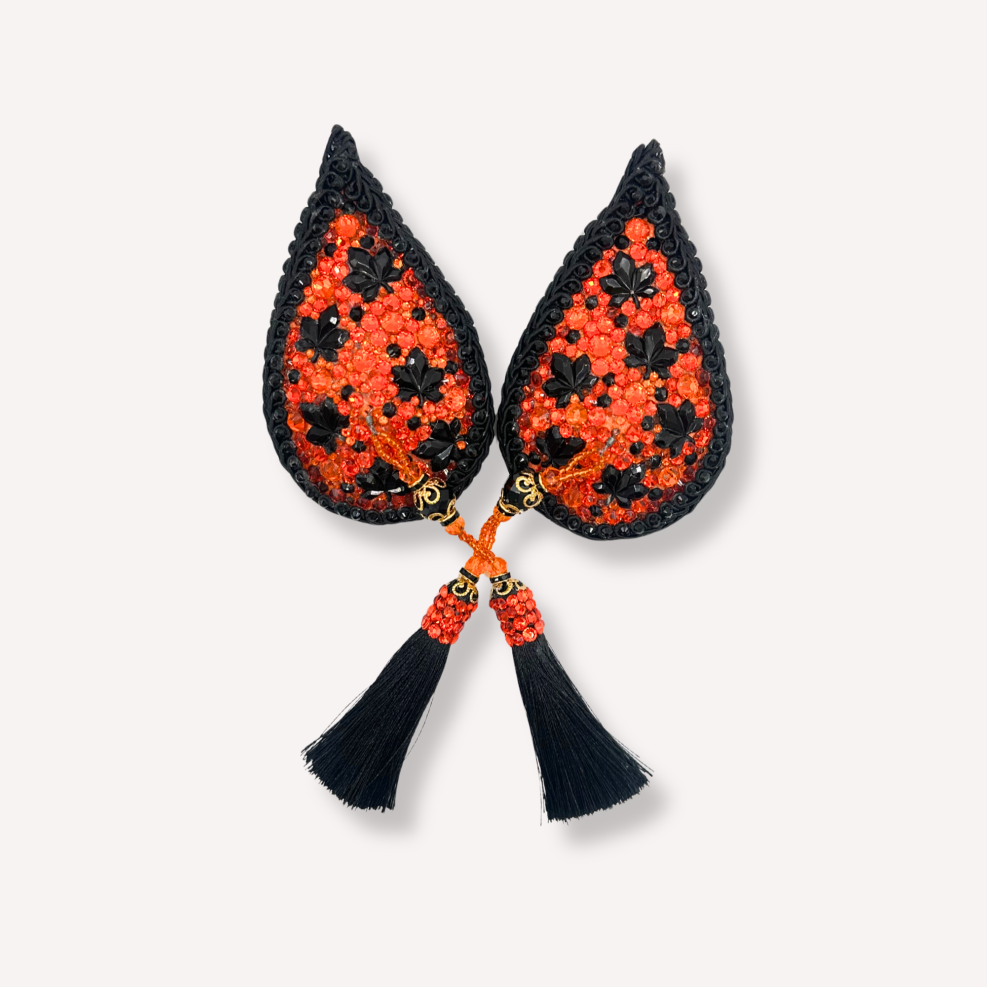 Halloweenowe pasties w kształcie łezek z motywem liści